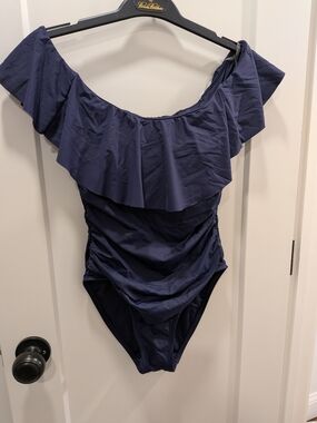 La Blanca Navy Ruffle (Island goddess) One-Piece Swimsuit - Size 4 US